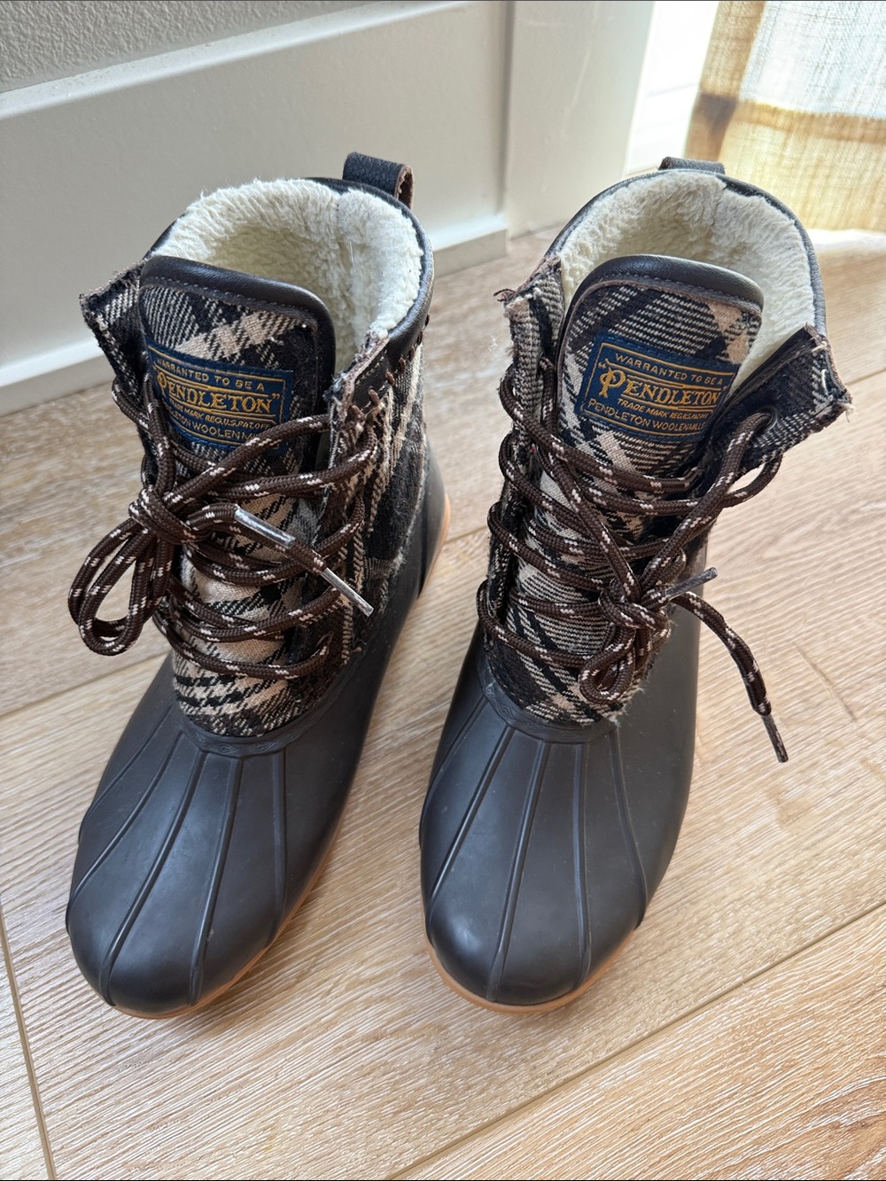 Pendleton Heritage Plaid Waterproof Black and Brown Duck Boots Size 6